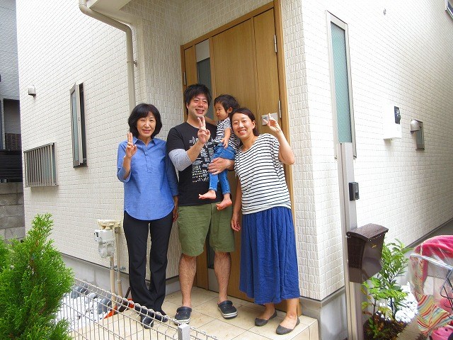 当社ユーザー様とご一緒に写真を撮らせて頂きました～。