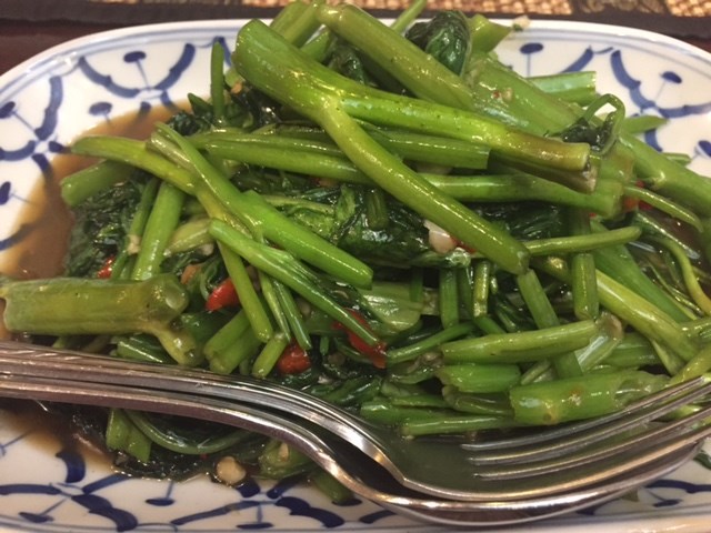 昨日の夕方は、人気タイ料理店ライカノさんに寄ってきました～。